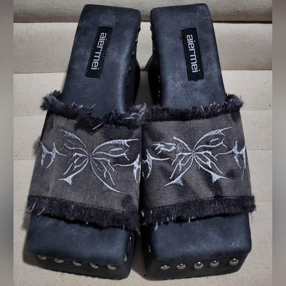Aiermei butterfly platform sandal - women's 6 - Picture 3 of 7